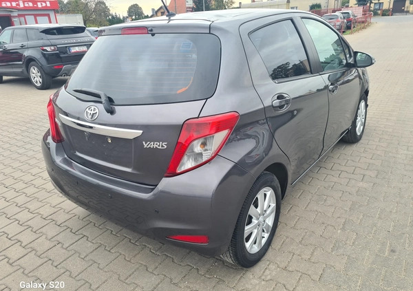 Toyota Yaris cena 11500 przebieg: 47000, rok produkcji 2013 z Pleszew małe 121